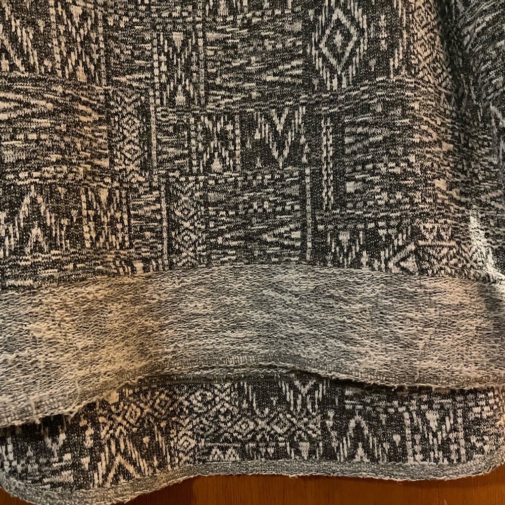 Snoskins Geometric Patterned Sweater 🐼 - Picture 5 of 6